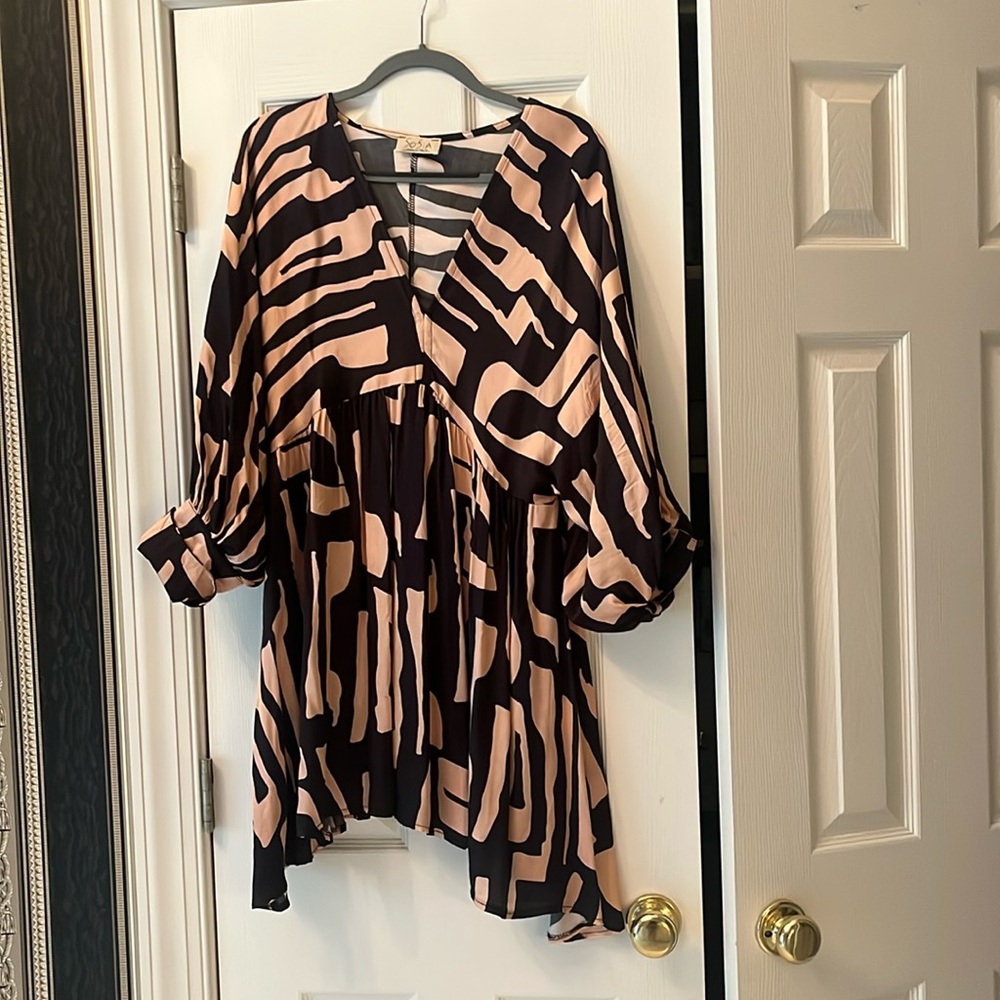 Chic Black and Beige Patterned Dress